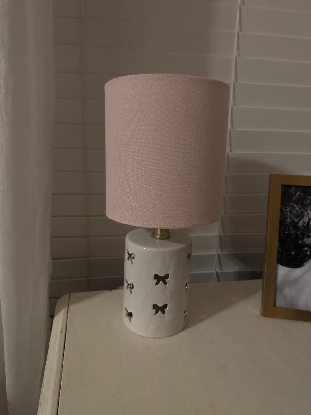 2 pink w/ bows lamp